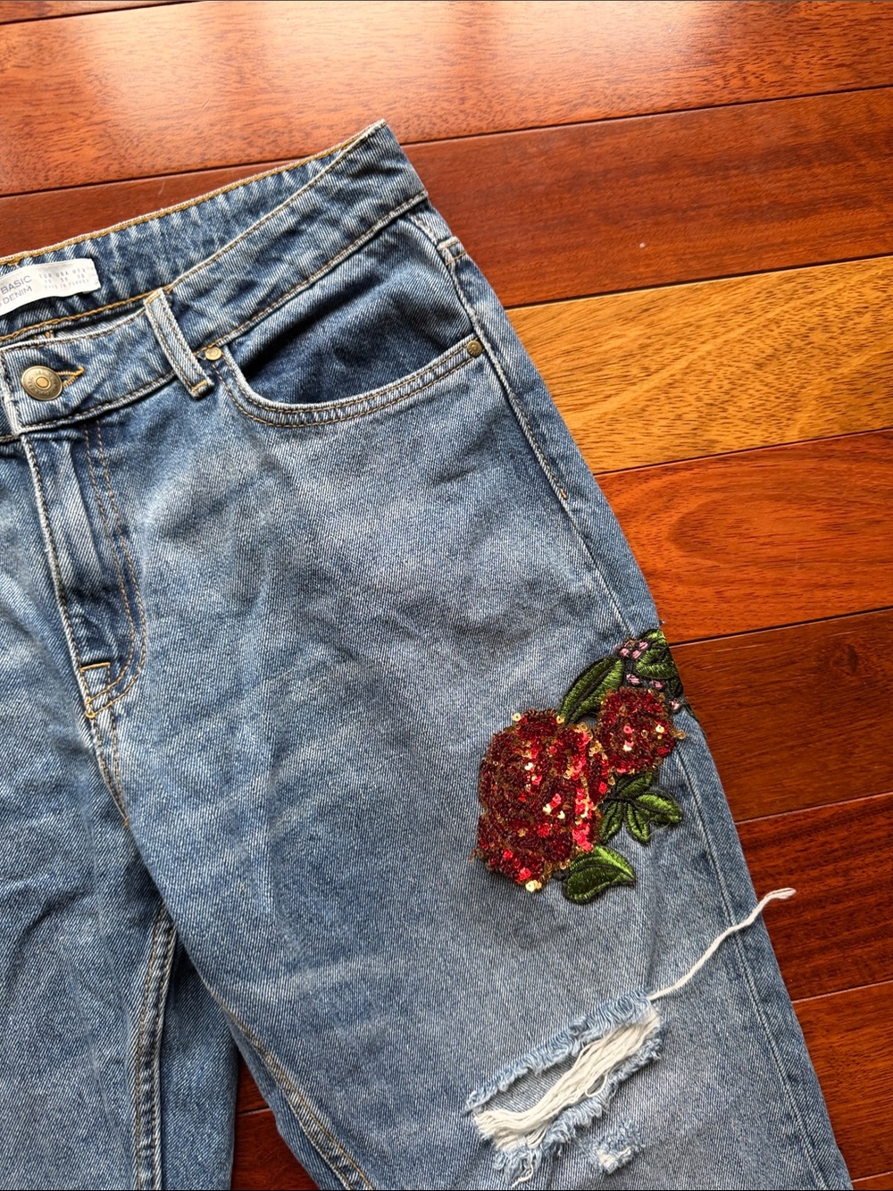 Zara Basic Denim Relaxed Jeans with Red Rose Embroidery - Picture 6 of 12